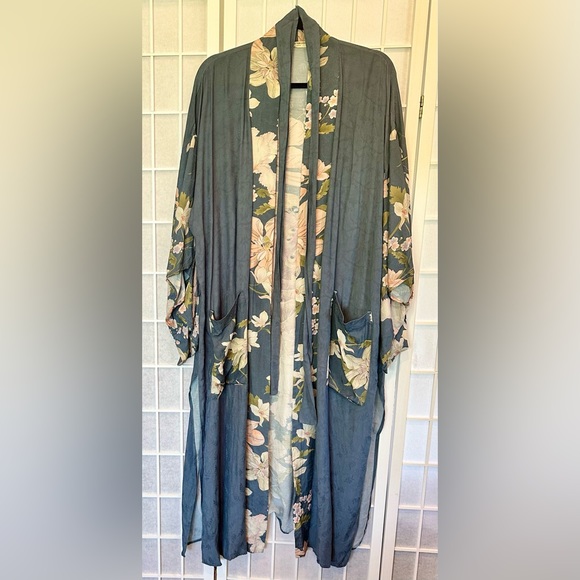 💰SOLD💰 🩵Spell sample waterfall kimono🩵 - Picture 2 of 9